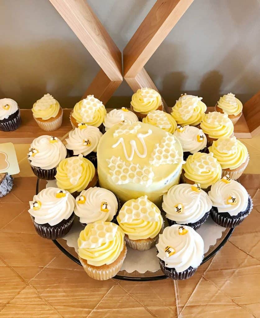 Bee Baby Shower Theme. Lovely Bee cupcakes for a baby shower! (halfpintpartydesign)